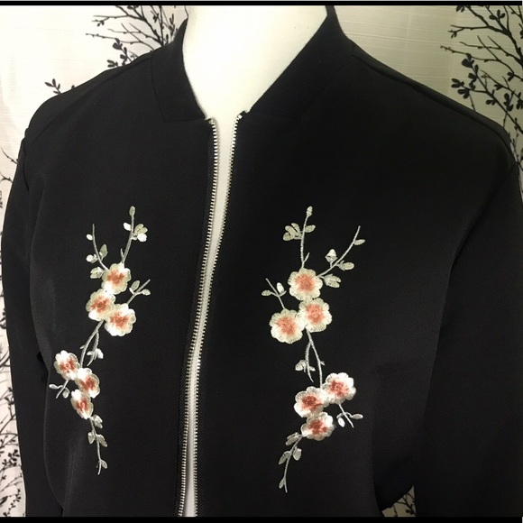 Jules & Leopold Black Floral Embroidered Jacket - Picture 3 of 8